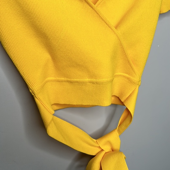 Aritzia Wilfred Yellow All Tied Up Cropped Sweater - Picture 7 of 14